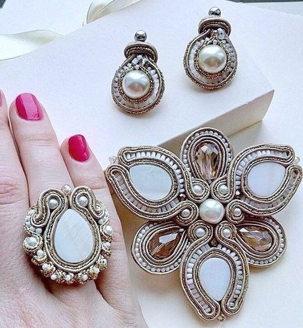 Брош, сережки, каблучка з сутажного шнура